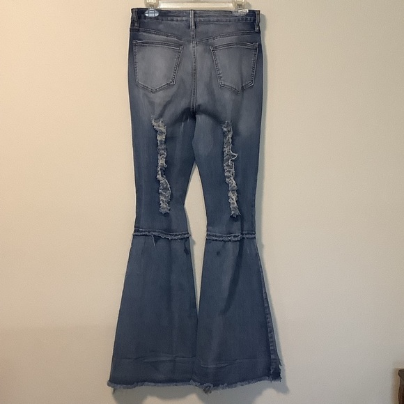Almost Famous Women’s frayed‎ distressed bell bottom hippie boho jeans size 11 - Picture 3 of 12